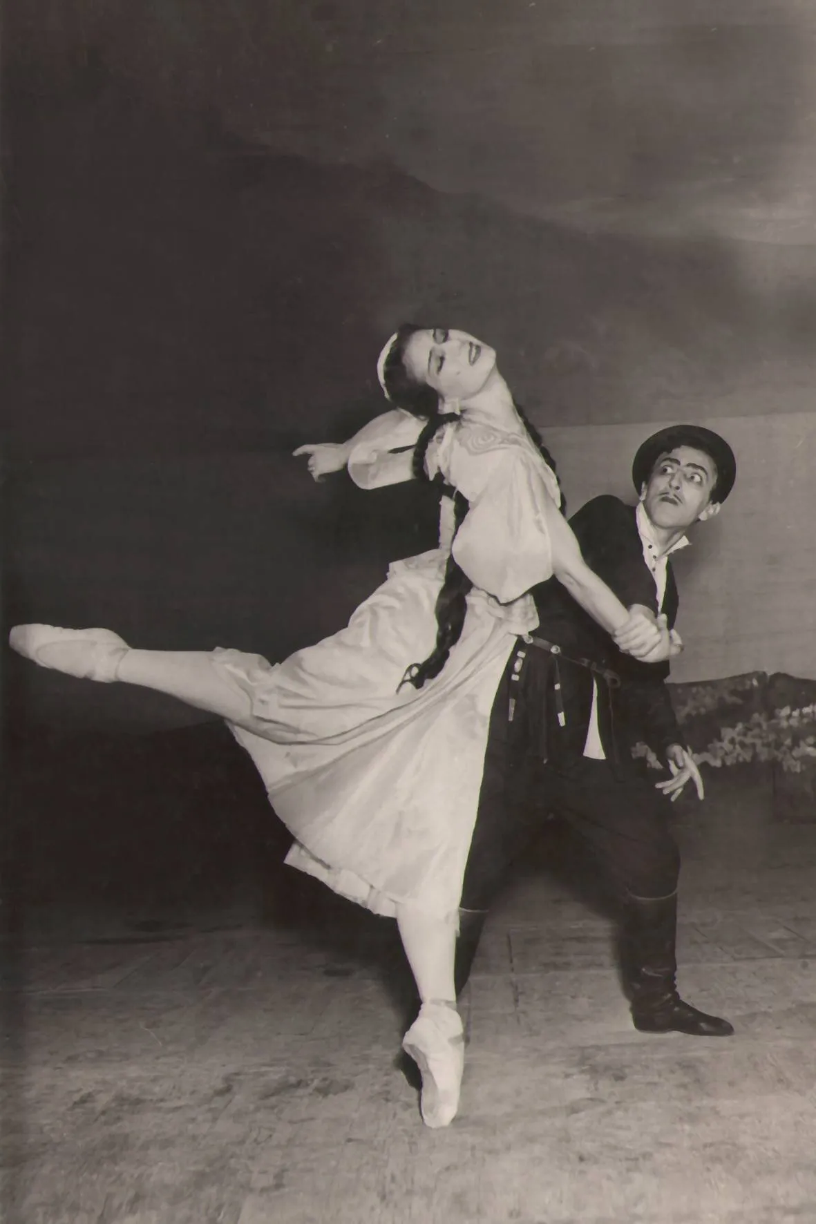Photographie d'archives : un duo en scène.