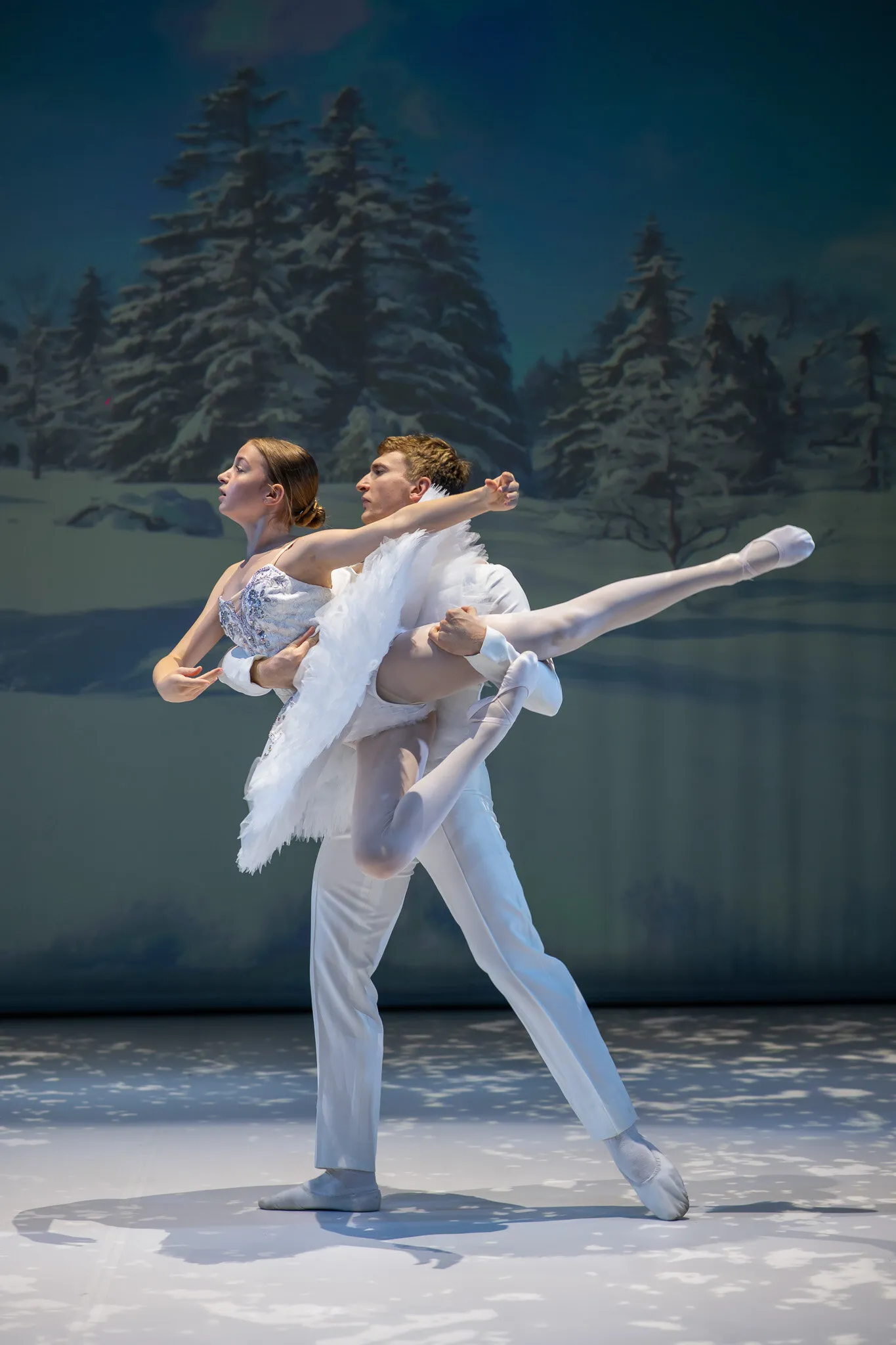 Les danseurs professionnels invités répètent le pas de deux de la neige au matin.