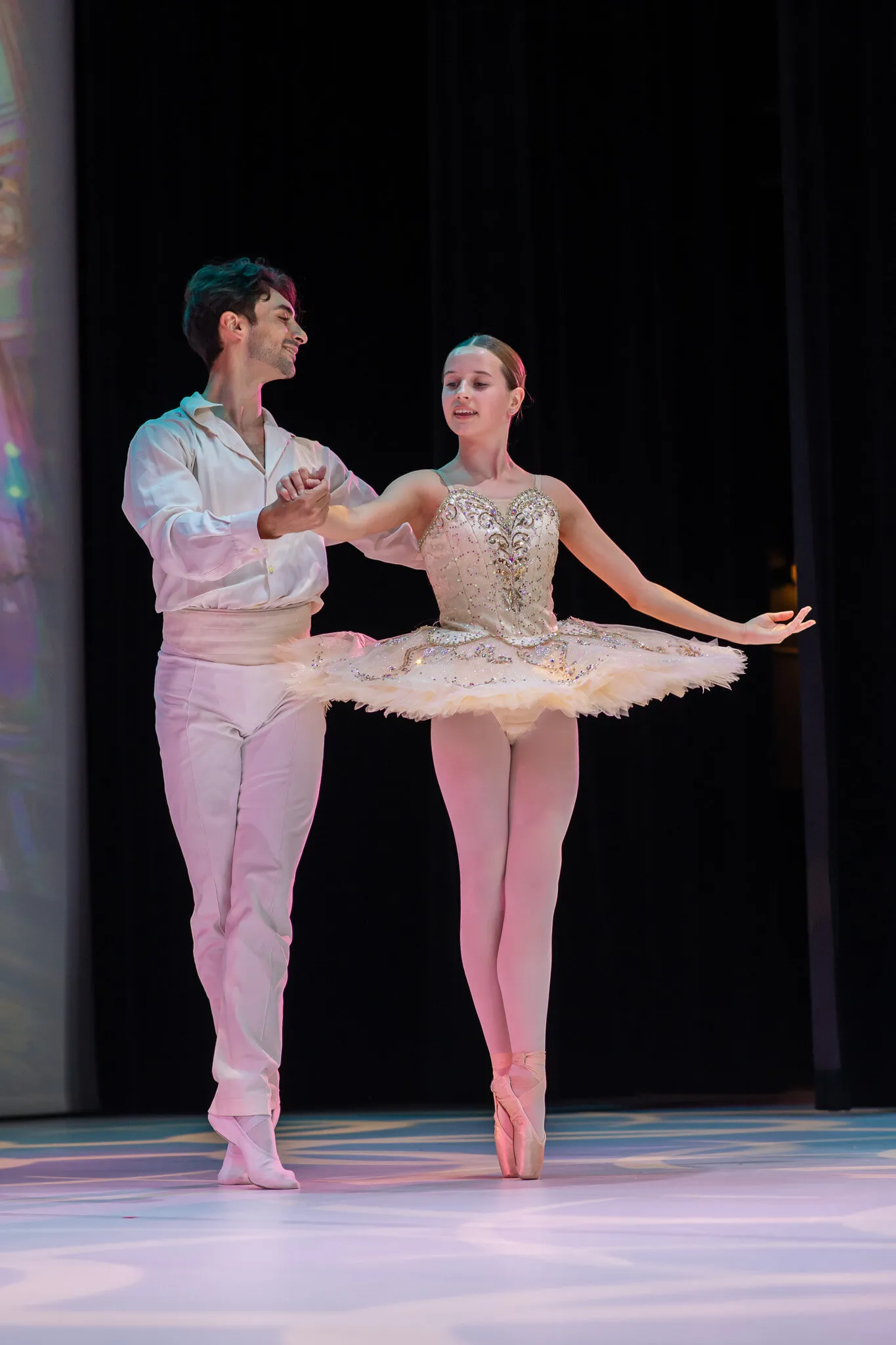 Les étoiles invitées à la fin du pas de deux, pendant la générale.