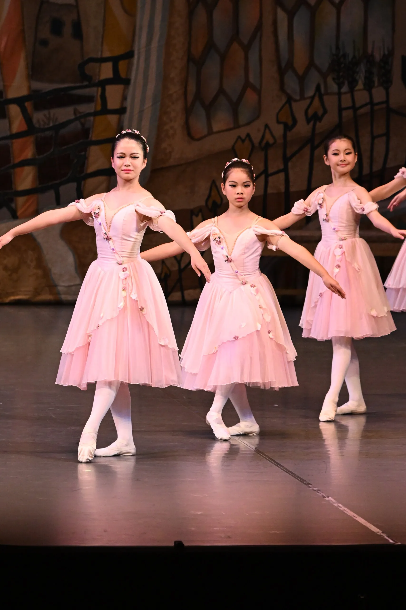 Groupe de danseuses en tutus roses.